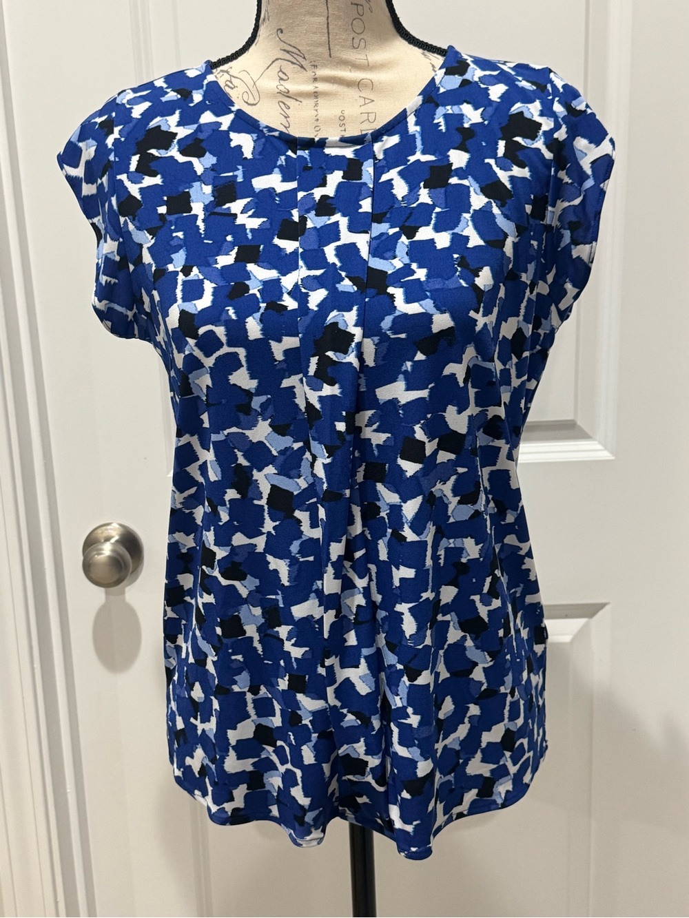 Tahari Blue Abstract Print Cap-Sleeve Blouse